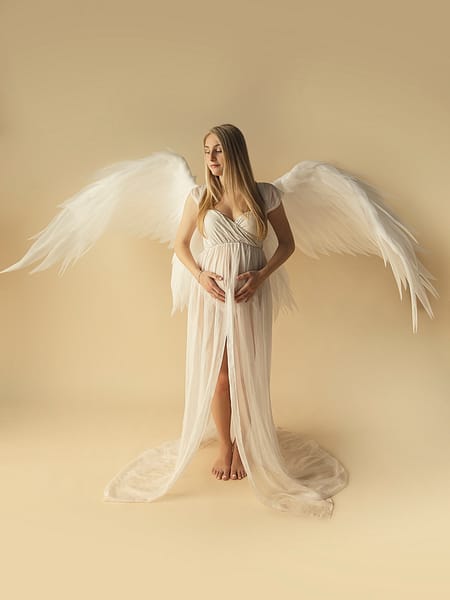 foto embarazo con alas de angel