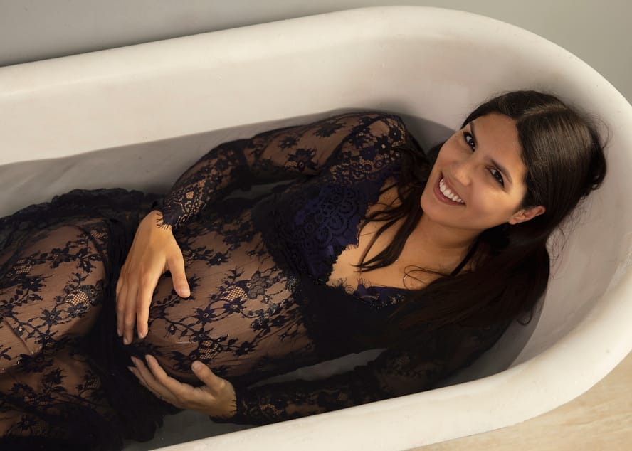 fotos de embarazo en bañera decorada
